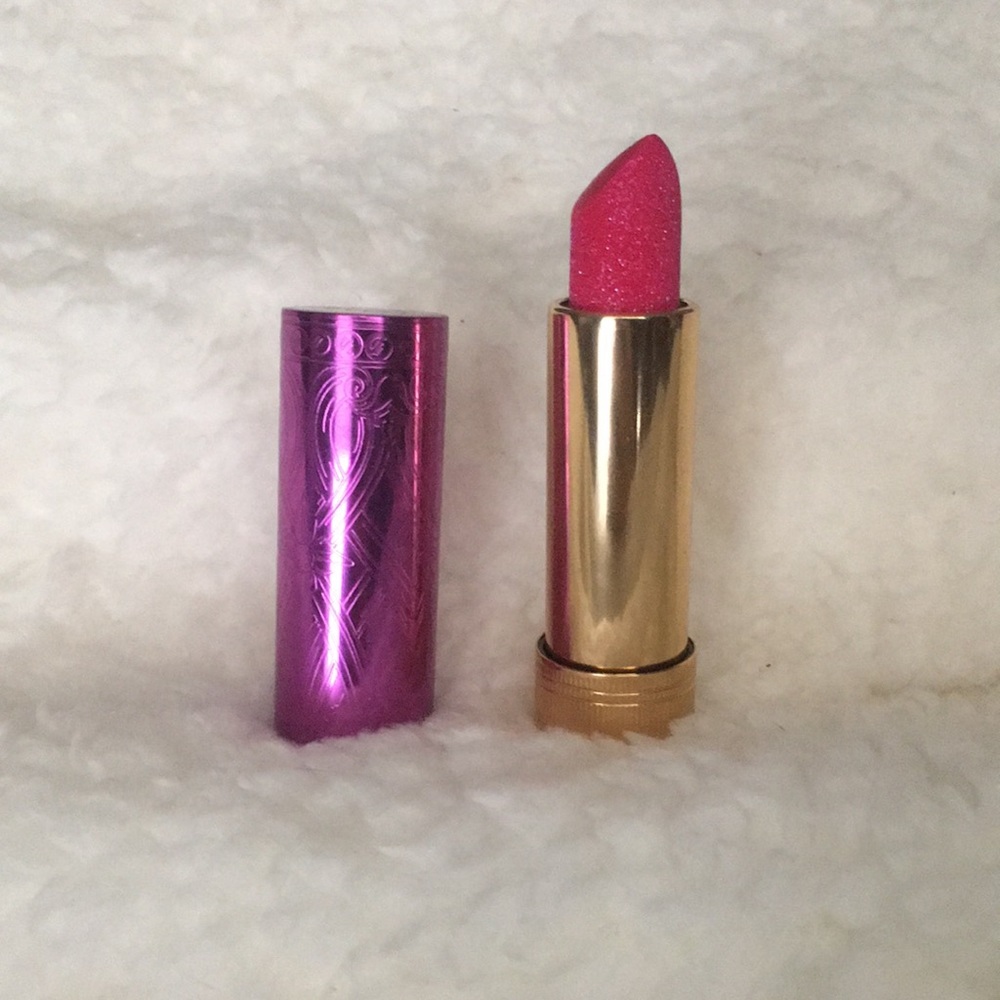 Gucci Lipstick in Vantine Fuchsia 402
